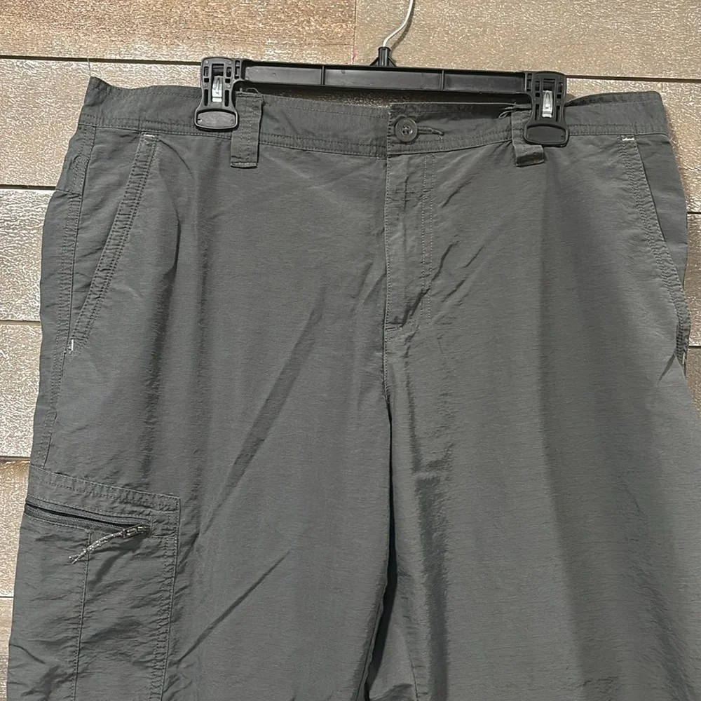 Columbia dark grey nylon cotton blend utility pant size 36x30